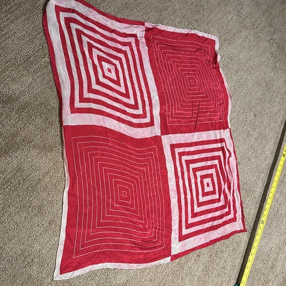 Beautiful lot of designer scarfs selling as a bundle - Picture 12 of 17